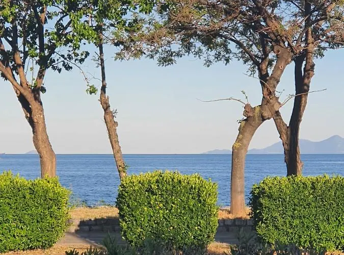 Adell Miramare Golden Loft *