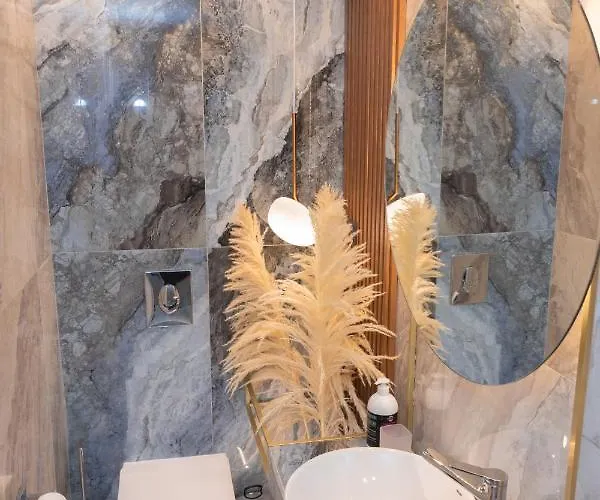 Adell Miramare Golden Loft شقة